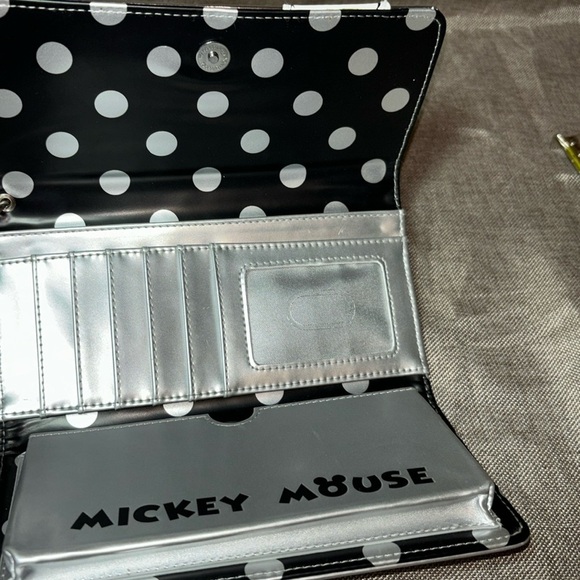 Disney Mickey Mouse Grayscale Metallic Silver Wallet Clutch Wristlet - Picture 5 of 8